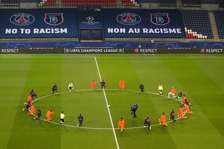 Zeichen setzen - © Foto: Xavier Laine/Getty/Pool/AP/dpa