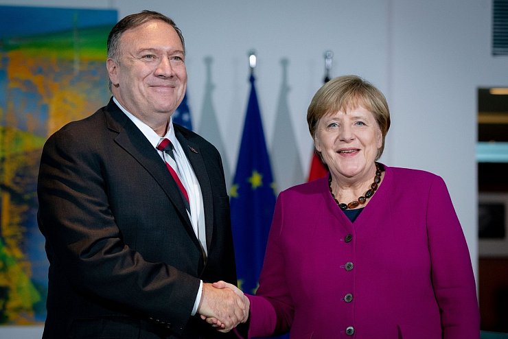 Mike Pompeo und Angela Merkel - &copy; Foto: Kay Nietfeld/dpa