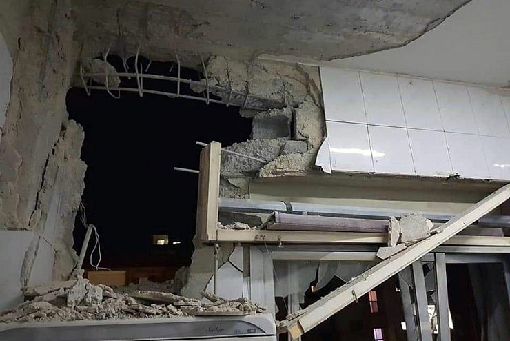 Besch&auml;digtes Geb&auml;ude bei Damaskus - &copy; Foto: -/AP/SANA/dpa