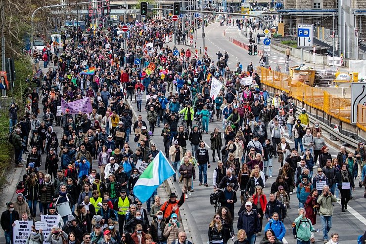 Demonstration in Stuttgart - &copy; Foto: Christoph Schmidt/dpa
