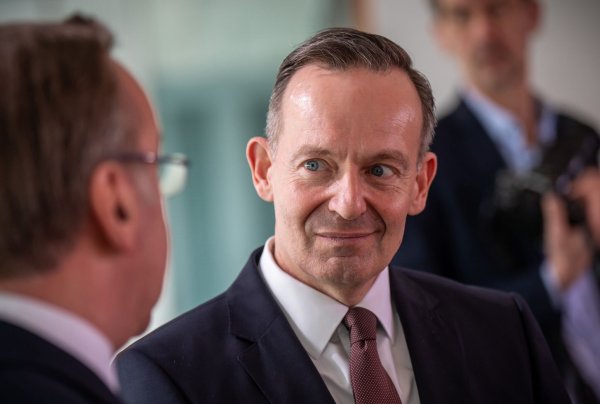 Verkehrsminister Volker Wissing male «Horrorszenarien an die Wand, um auch in Zukunft nichts tun zu müssen», sagt Greenpeace-Mobilitätsexpertin Clara Thompson. - © Michael Kappeler/dpa