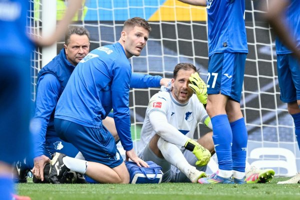 Hoffenheims Torwart Oliver Baumann nach dem Dortmunder Siegtor. - © Uwe Anspach/dpa
