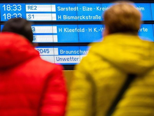 Fahrgastrechte und Kulanzen bei Sturm - © Foto: Moritz Frankenberg/dpa/dpa-tmn