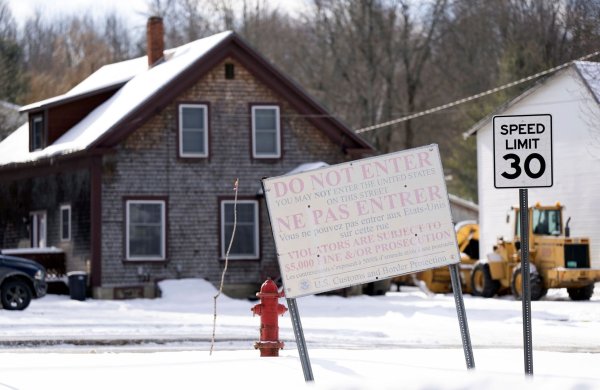 An der US-Grenze zu Kanada hat eine bizarre Kriminalgeschichte ihren Anfang gefunden - der eigentlich gar nicht der Anfang war. (Archivbild) - © Christinne Muschi/The Canadian Press/AP/dpa