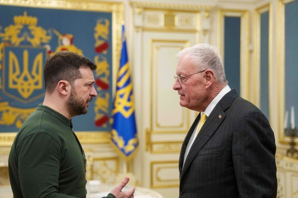 Lang waren Gespräche des US-Sondergesandten Keith Kellogg und des ukrainischen Präsidenten Wolodymyr Selenskyj erwartet worden. - © Evgeniy Maloletka/AP/dpa