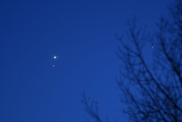 ILLUSTRATION - Jupiter und Mars am Nachthimmel - © Joe Giddens/PA Wire/dpa