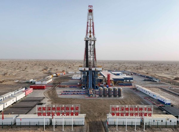Das Bohrloch «Shenditake 1» erreicht eine Tiefe von 10.910 Metern. - © Hu Huhu/XinHua/dpa