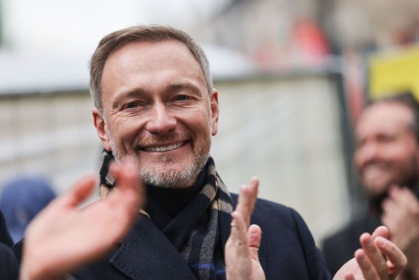 Christian Lindner wirbt in Düsseldorf eindringlich um Wählerstimmen. - © Oliver Berg/dpa
