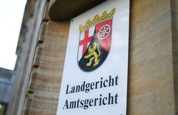 Drei Monate wurde über den nicht gerade alltäglichen Fall aus Mainz verhandelt, am Ende steht eine Haftstrafe für den Sohn (Archivbild). - © Arne Dedert/dpa