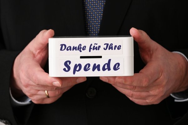 Auch 2024 spendeten wieder viele Millionen Privatpersonen Geld für andere. (Symbolbild) - © Jens Kalaene/dpa