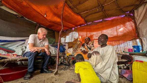 Egeland wirft der internationalen Gemeinschaft mit Blick auf die Krise im Sudan empörendes Verhalten vor. - © Ahmed Elsir/NRK/dpa
