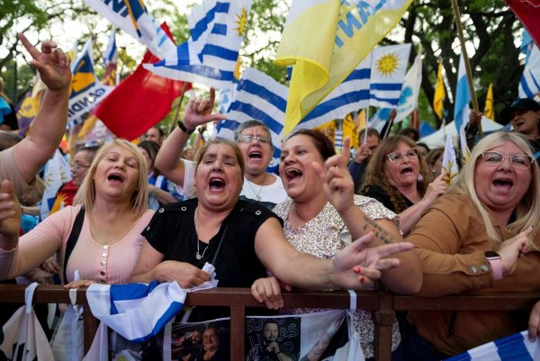 Bei der Stichwahl in Uruguay wird ein knappes Ergebnis erwartet. (Archivbild) - © Santiago Mazzarovich/AP/dpa