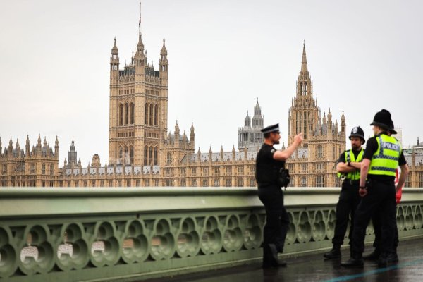 Ein Mann wurde auf der Westminster Bridge lebensgefährlich verletzt. (Archivbild) - © Christian Charisius/dpa