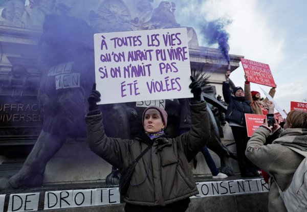 Zehntausende haben in Frankreich gegen sexuelle Gewalt gegen Frauen demonstriert (Foto aktuell). - © Stephane De Sakutin/AFP/dpa
