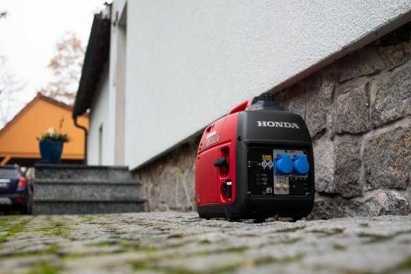 Klassischer Kraftklotz: ein Stromgenerator mit Verbrennungsmotor. - © Franziska Gabbert/dpa-tmn/dpa