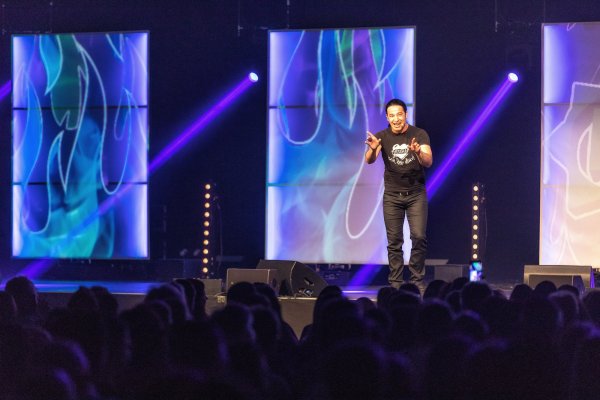 Der Comedian war am Sonntag, 14. Mai, zu Gast in der Lemgoer Lipperlandhalle. - © Torben Gocke