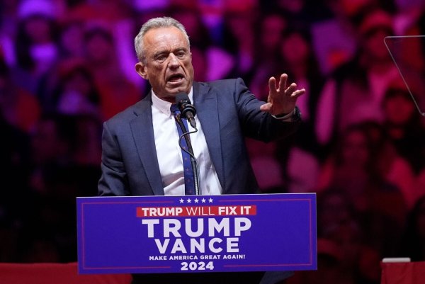 Robert F. Kennedy Jr. ist als Impfgegner bekannt - © Evan Vucci/AP/dpa