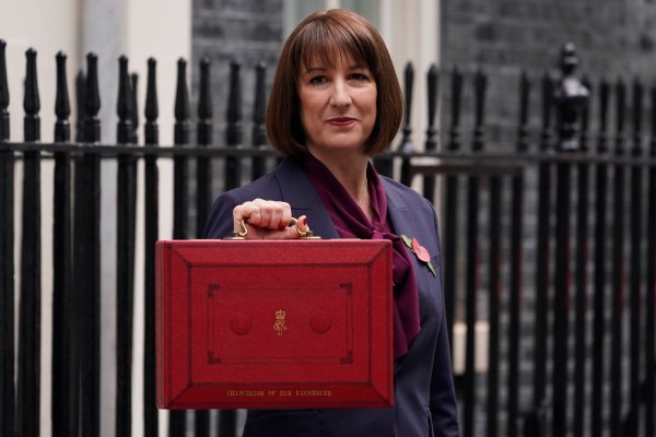 Rachel Reeves ist die erste Frau überhaupt an der Spitze des britischen Finanzministeriums. - © Alberto Pezzali/AP