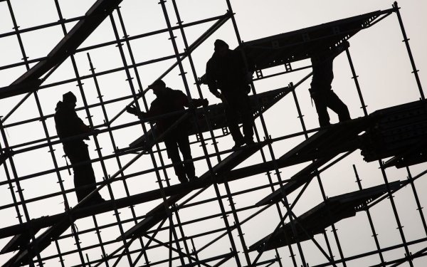 Die deutsche Wirtschaft schwächelt - auch die Baubranche steckt in der Krise (Archivbild). - © Christian Charisius/dpa