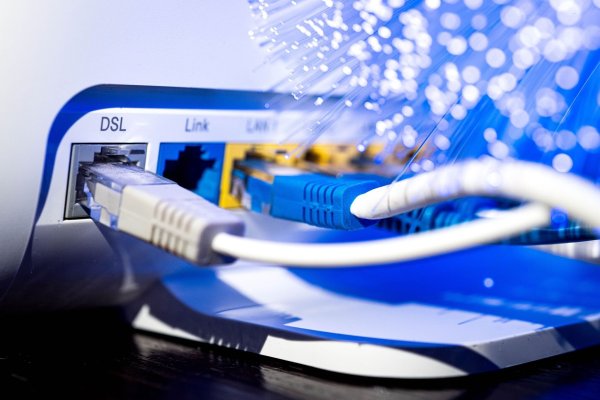 «Recht auf schnelles Internet»: Wird das Mindesttempo bei der Internetverbindung nicht erreicht, können sich Betroffene bei der Bundesnetzagentur melden. - © Sina Schuldt/dpa/dpa-tmn