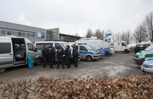 Die Schwurgerichtskammer des Landgerichts Detmold verhandelt in den Räumen der IHK. - © dpa