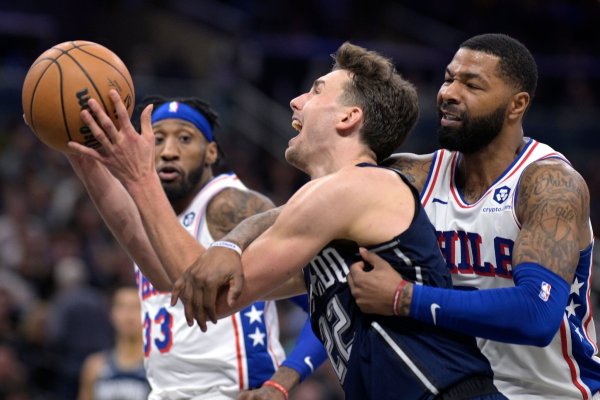 Die Erfolgsserie der Orlando Magic und Franz Wagner (M) ist vorbei. - © Phelan M. Ebenhack/AP/dpa