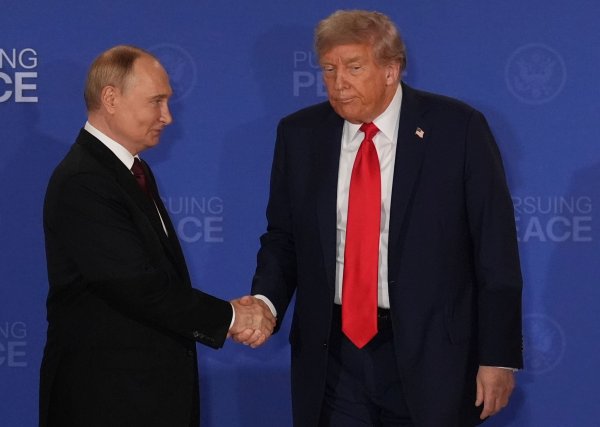 US-Präsident Donald Trump schwenkte nach dem Gipfel in Alaska auf die russische Linie ein. - © Jae C. Hong/AP/dpa