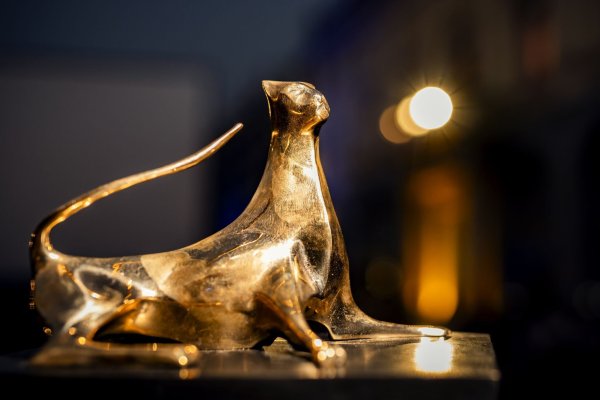 Der Preis des Filmfestivals von Locarno, der Goldene Leopard, geht in diesem Jahr nach Japan. (Archivbild) - © Jean-Christophe Bott/KEYSTONE/dpa