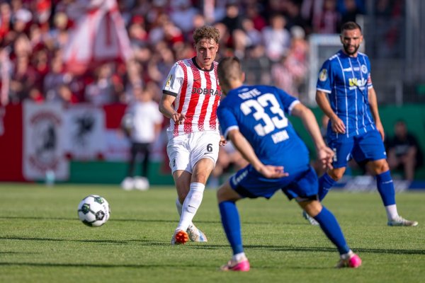 Lotte verteidigte gegen den Bundesligisten eng und kompakt. - © David Inderlied/dpa