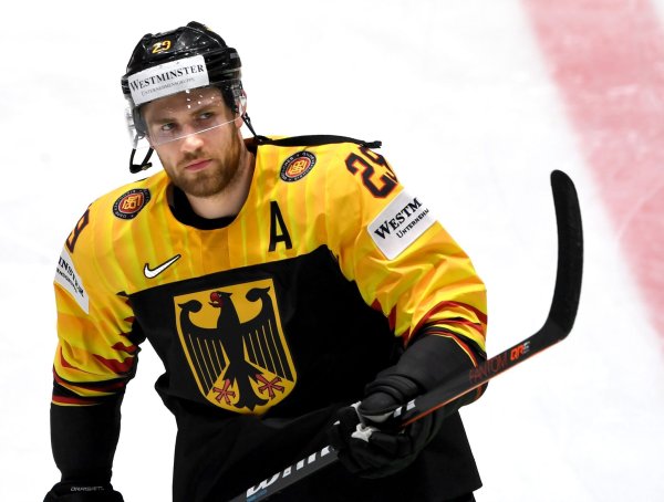 Bei Olympia wieder im deutschen Trikot? - Eishockey-Star Leon Draisaitl - © Monika Skolimowska/dpa-Zentralbild/dpa