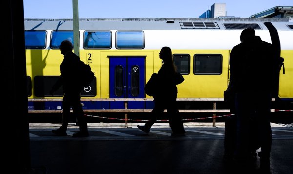 Das Deutschlandticket hat den Nahverkehr verändert. (Archivbild) - © Julian Stratenschulte/dpa