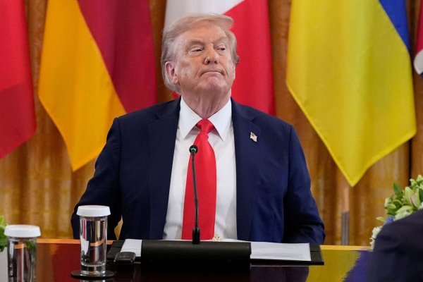 Der Ukraine-Gipfel wurde für ein Telefonat zwischen Trump und Putin unterbrochen. - © Alex Brandon/AP/dpa