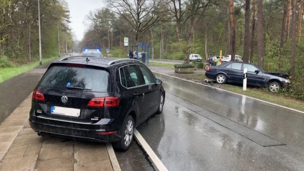 Bei der Kollision im Gegenverkehr ist ein Fahrzeuginsasse verletzt worden. - © Freitag Medien Gruppe