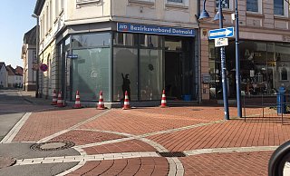 Im Büro der AfD in Lage wurden alle Scheiben eingeschlagen. - Deler Azm