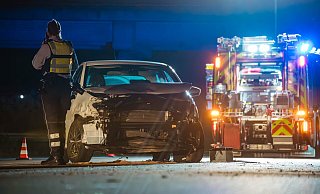 Die Feuerwehr sicherte die Unfallstelle ab. - Freitag TV