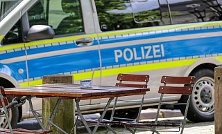 Die Polizei sucht drei Schläger. - Symbolbild: Pixabay