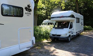 Der Parkplatz der Externsteine wird bereits jetzt regelmäßig von Wohnmobilbesitzern genutzt. Die SPD würde gerne einen ausgewiesenen Wohnmobilhafen dort sehen. Foto: Till Sadlowski - Till Sadlowski