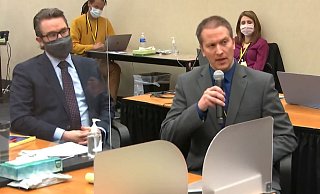 Der Angeklagte Derek Chauvin (r) und sein Anwalt Eric Nelson im Prozess Mitte April. - Foto: Uncredited/Pool Court TV/AP/dpa