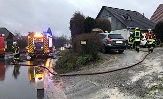 Zum Einsatz rücken am Dienstagmorgen die Einheiten Barntrup und Alverdissen aus. - Feuerwehr Barntrup