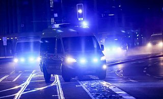 Die Polizei sichert einen Einsatzort. - Jan Woitas/dpa/Symbolbild