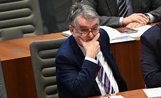 NRW-Innenminister Herbert Reul (CDU) lässt Personalmangel als Erklärung für die Datenpanne nicht gelten. - Henning Kaiser/dpa NRW-Innenminister Herbert Reul (CDU) lässt Personalmangel als Erklärung für die Datenpanne nicht gelten. - Henning Kaiser/dpa