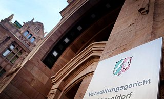 Der Eingang des Verwaltungsgerichtes Düsseldorf. - Martin Gerten/dpa Der Eingang des Verwaltungsgerichtes Düsseldorf. - Martin Gerten/dpa