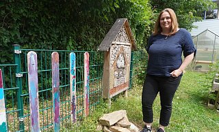 Die Kita des SOS-Kinderdorfes in Schwalenberg legt ihren Fokus auf die Naturpädagogik. Als Fachkraft für tiergestützte Intervention ergänzt die neue Kita-Leiterin Raphaela Kropp Hasenbein das Konzept sehr gut. - Michaela Weiße Die Kita des SOS-Kinderdorfes in Schwalenberg legt ihren Fokus auf die Naturpädagogik. Als Fachkraft für tiergestützte Intervention ergänzt die neue Kita-Leiterin Raphaela Kropp Hasenbein das Konzept sehr gut. - Michaela Weiße