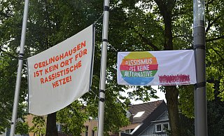 Unbekannte haben auf dem Rathausplatz gegen Rassismus geflaggt. Die CDU betonte später, sie habe nichts mit der Aktion gegen die AfD zu tun. - Karin Prignitz Unbekannte haben auf dem Rathausplatz gegen Rassismus geflaggt. Die CDU betonte später, sie habe nichts mit der Aktion gegen die AfD zu tun. - Karin Prignitz