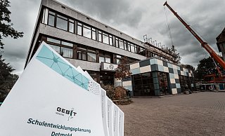 Düstere Wolken über der Schullandschaft: Mit der verabschiedeten Schulentwicklungsplanung sind die Leiter mehrerer Einrichtungen überhaupt nicht einverstanden. Sie äußern scharfe Kritik. - Torben Gocke Düstere Wolken über der Schullandschaft: Mit der verabschiedeten Schulentwicklungsplanung sind die Leiter mehrerer Einrichtungen überhaupt nicht einverstanden. Sie äußern scharfe Kritik. - Torben Gocke