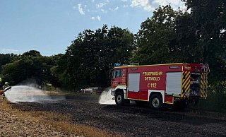 Einen Feldbrand hat die Detmolder Feuerwehr in Brokhausen löschen müssen. - Feuerwehr Detmold Einen Feldbrand hat die Detmolder Feuerwehr in Brokhausen löschen müssen. - Feuerwehr Detmold