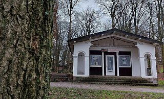 Das historische Prinzenhaus im Schlosspark Schieder, früher auch Teehaus genannt, soll umfangreich saniert werden. - Michaela Weiße