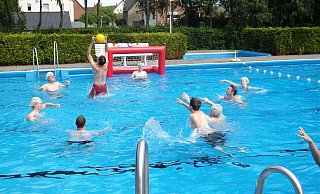Wichtiger Anlaufpunkt: das Freibad in Alverdissen. Der Förderverein soll nun mehr Aufgaben übernehmen, damit die Stadt Barntrup ihre Finanzen wieder in den Griff bekommt. - Sylvia Frevert