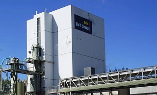 Das Biomasse-Heizkraftwerk der B+T Horn Energie GmbH bläst erzeugte Wärme weitgehend ungenutzt in die Luft. Demnächst können damit Papier und Klärschlämme für die Verbrennung getrocknet werden. - Rüdiger Krentz Das Biomasse-Heizkraftwerk der B+T Horn Energie GmbH bläst erzeugte Wärme weitgehend ungenutzt in die Luft. Demnächst können damit Papier und Klärschlämme für die Verbrennung getrocknet werden. - Rüdiger Krentz