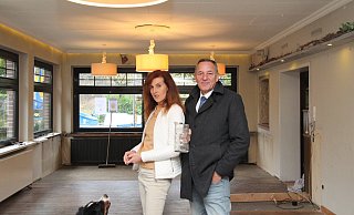 Sylvia und Karl-Otto Cord sehen im Waldschlösschen eine Menge Potenzial. Der Gastraum wird eine Generalüberholung bekommen, neuer Fußboden inklusive.  - Philipp Kersten